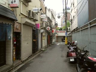 昼間の新宿ゴールデン街