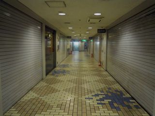 ひとけのない地下街