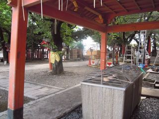 花園神社境内