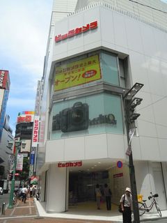 ビックカメラ新宿東口店の南側出口