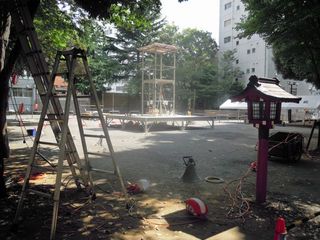 花園神社の盆踊りの翌日の様子