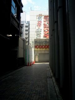 薄暗い小道