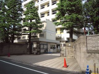 東京医大の校門