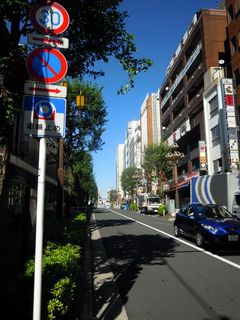 西武新宿駅前の通り