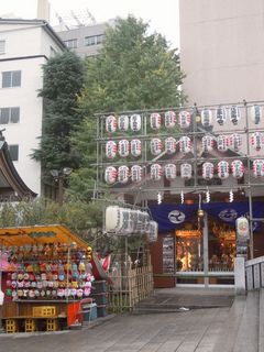 花園神社の二の酉前夜祭の光景
