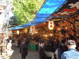 花園神社の境内